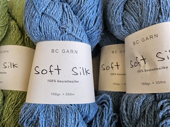 Soft silk fra BC garn 100 gr gl. blå