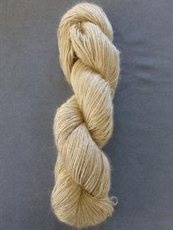 En trådet tussah silke 