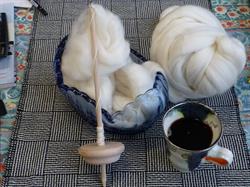 Spindepose med håndten + uld og vejledning 100 g hvid uld